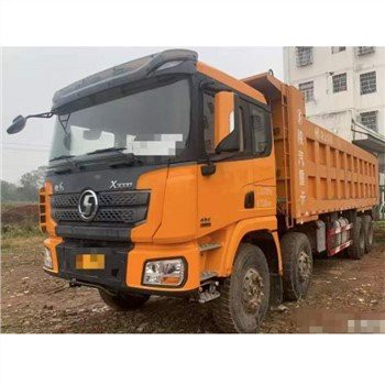 ストロークエンジンを搭載した中古シャックマンダンプトラック